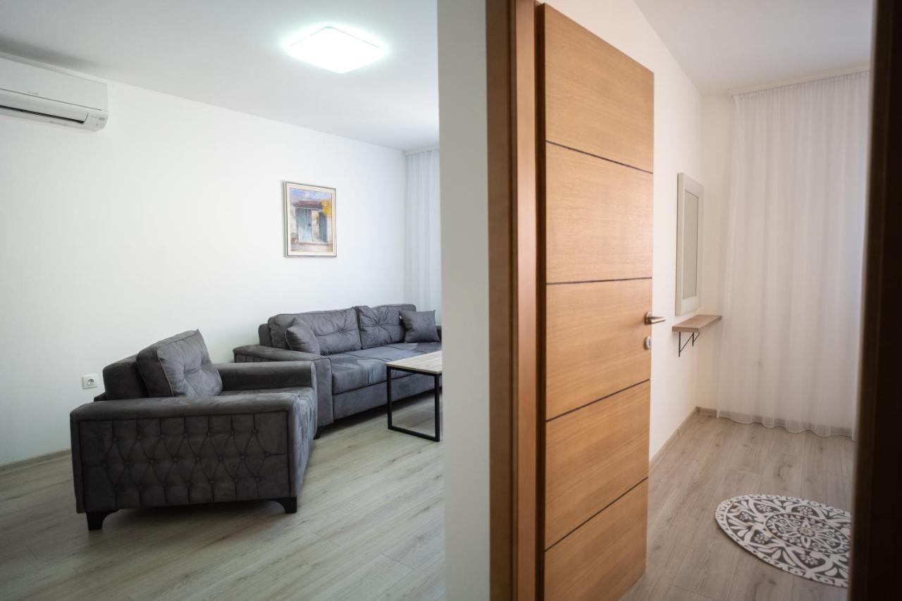 Apartments And Rooms Smile Mostar Bagian luar foto