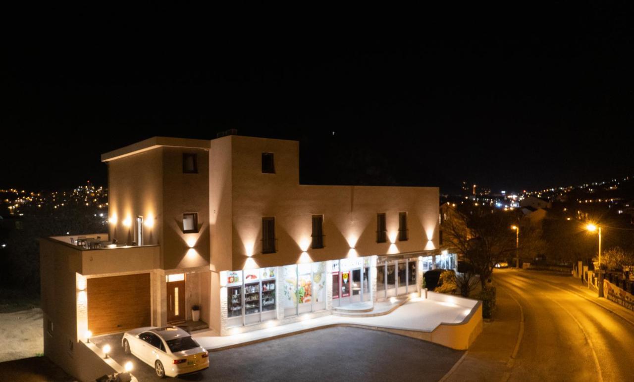 Apartments And Rooms Smile Mostar Bagian luar foto