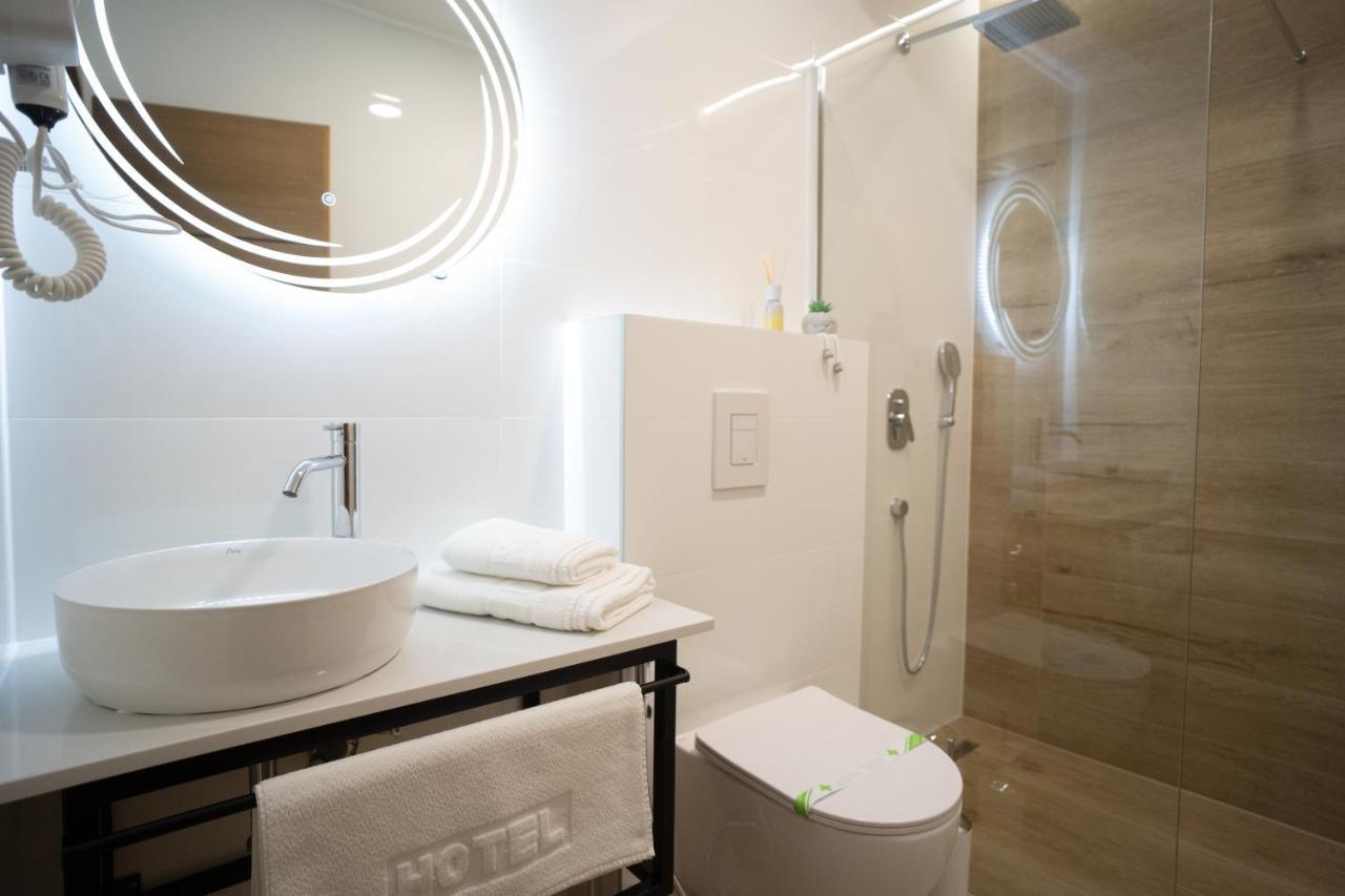 Apartments And Rooms Smile Mostar Bagian luar foto