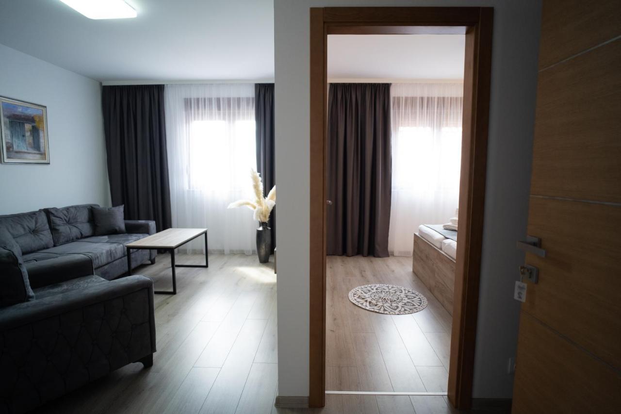 Apartments And Rooms Smile Mostar Bagian luar foto