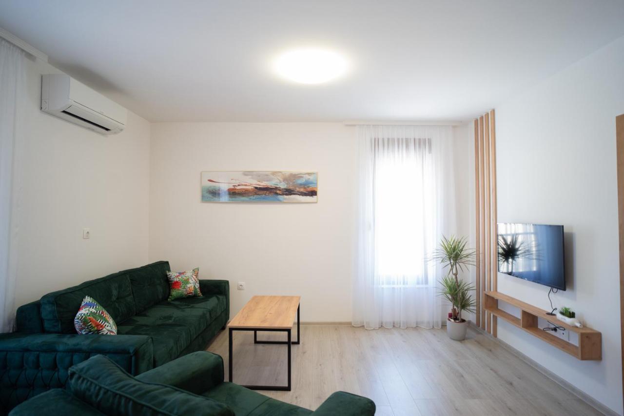 Apartments And Rooms Smile Mostar Bagian luar foto