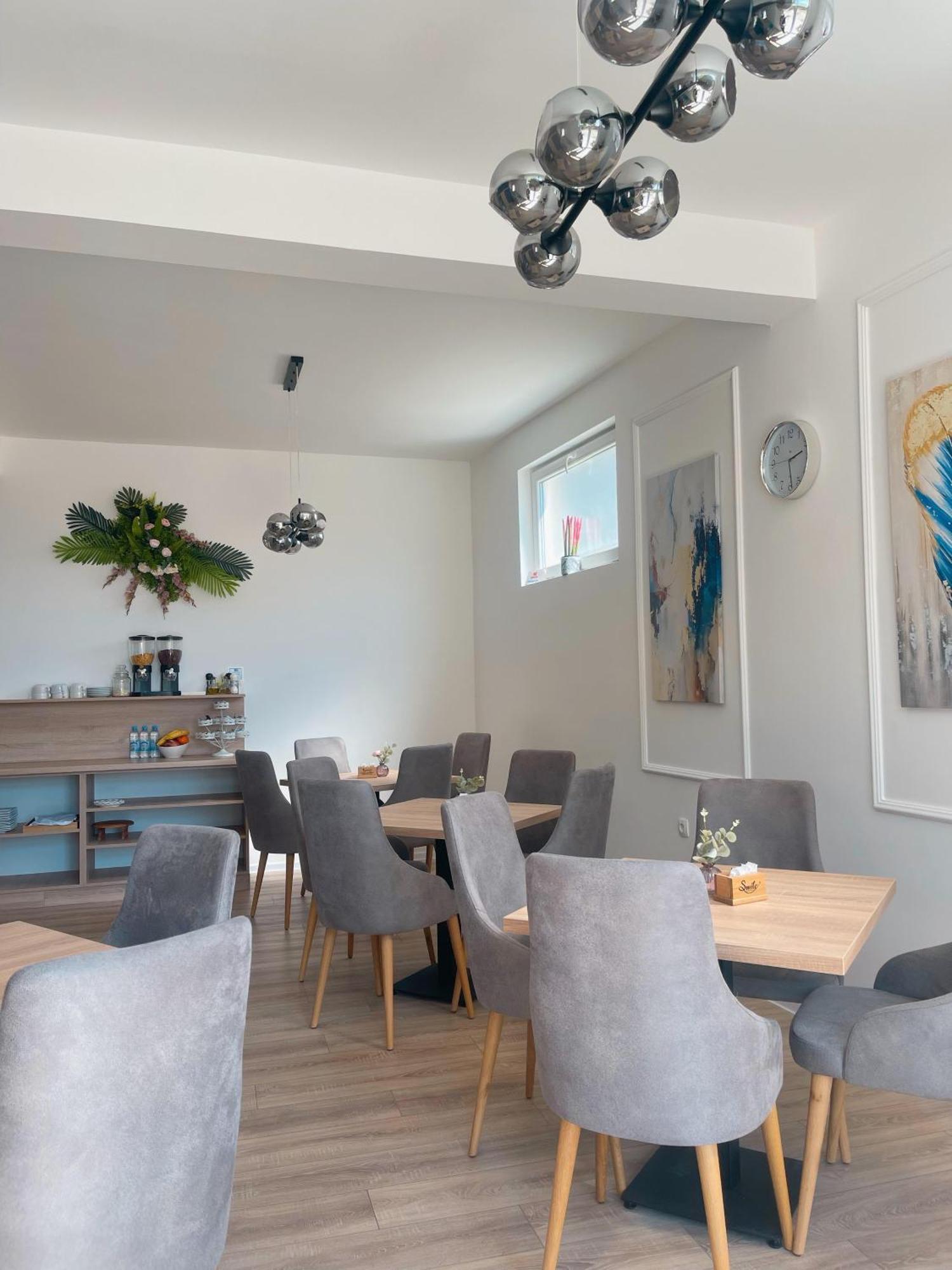 Apartments And Rooms Smile Mostar Bagian luar foto